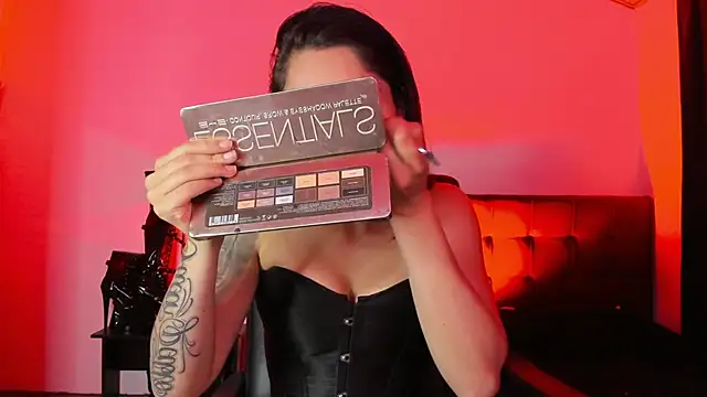 Snapshot of MistressVenena chatting on 01.08.26 MistressVenena online show from 01.08.26