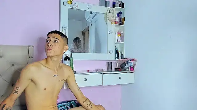 Snapshot of Sophie_and_andress chatting on 01.08.25 Sophie and andress online show from 01.08.25