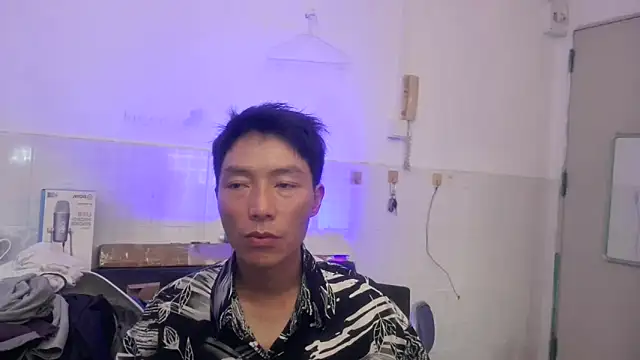 Snapshot of xhqds chatting on 04.23.26 xhqds online show from 04.23.26