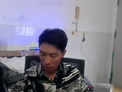 Snapshot of xhqds chatting on 04.27.26 xhqds online show from 04.27.26