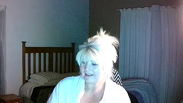 Snapshot of Miahotmilf chatting on 11.07.25 Miahotmilf online show from 11.07.25