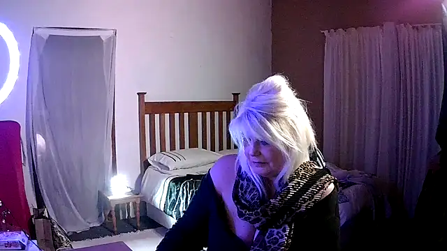 Miahotmilf online show from 01.12.26