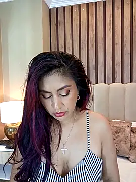 MonicaMoret online show from 03.17.25