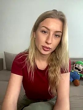 Snapshot of belle98 chatting on 11.30.25 belle98 online show from 11.30.25