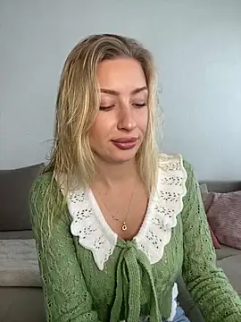 Snapshot of belle98 chatting on 12.15.25 belle98 online show from 12.15.25