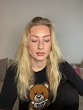 Snapshot of belle98 chatting on 12.22.25 belle98 online show from 12.22.25