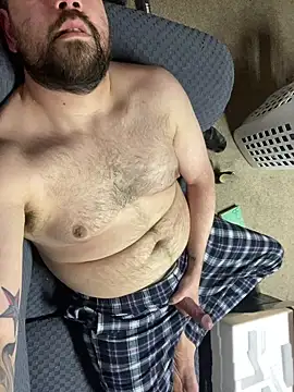 Snapshot of bighung1990 chatting on 10.25.25 bighung1990 online show from 10.25.25