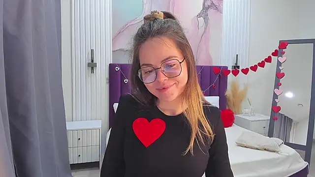 Snapshot of Kelly_Cuutie chatting on 02.13.25 Kelly Cuutie online show from 02.13.25