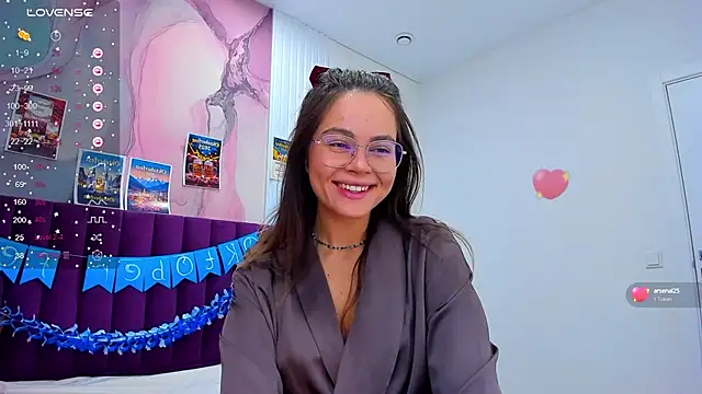 Snapshot of Kelly_Cuutie chatting on 10.04.25 Kelly Cuutie online show from 10.04.25
