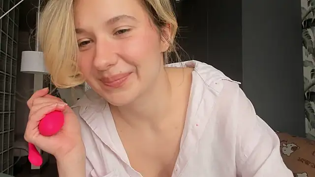 Lilith lutherlow online show from 03.15.26