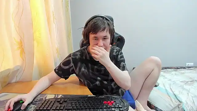 Snapshot of iliaskrislove chatting on 04.06.26 iliaskrislove online show from 04.06.26