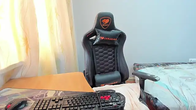 Snapshot of iliaskrislove chatting on 04.08.26 iliaskrislove online show from 04.08.26