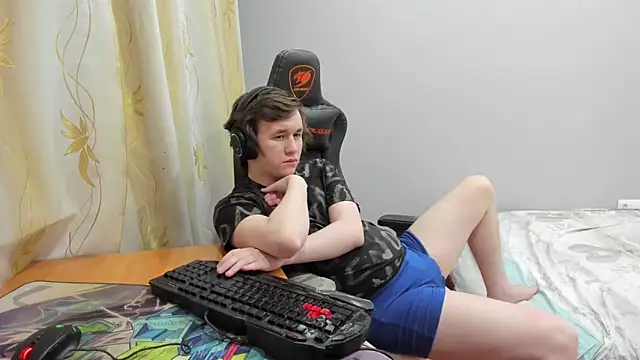 Snapshot of iliaskrislove chatting on 04.09.26 iliaskrislove online show from 04.09.26