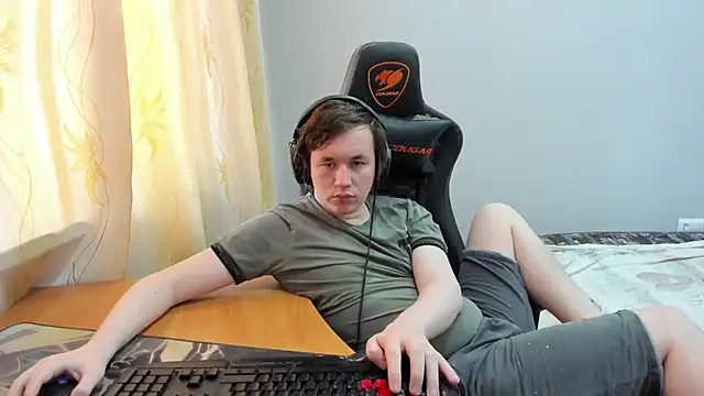 Snapshot of iliaskrislove chatting on 04.12.26 iliaskrislove online show from 04.12.26