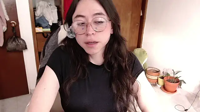 Snapshot of emily_pearl_ chatting on 10.15.25 emily pearl online show from 10.15.25