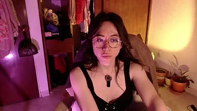 Snapshot of emily_pearl_ chatting on 10.16.25 emily pearl online show from 10.16.25