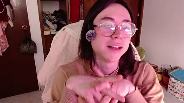 Snapshot of emily_pearl_ chatting on 10.17.25 emily pearl online show from 10.17.25