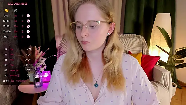 Snapshot of Aemilia_ chatting on 06.08.26 Aemilia online show from 06.08.26