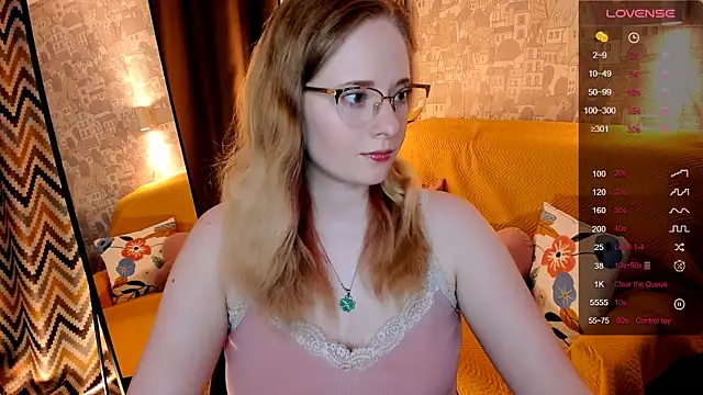 Snapshot of Aemilia_ chatting on 06.09.26 Aemilia online show from 06.09.26