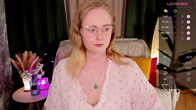 Snapshot of Aemilia_ chatting on 06.11.26 Aemilia online show from 06.11.26