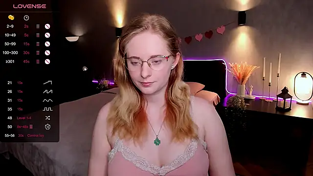 Snapshot of Aemilia_ chatting on 06.12.26 Aemilia online show from 06.12.26