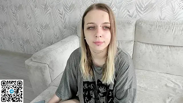 Snapshot of Alice_Halle chatting on 05.16.26 Alice Halle online show from 05.16.26