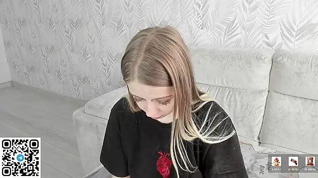 Snapshot of Alice_Halle chatting on 05.29.26 Alice Halle online show from 05.29.26