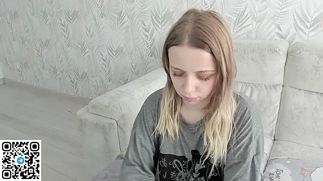 Snapshot of Alice_Halle chatting on 06.03.26 Alice Halle online show from 06.03.26