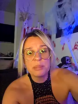 SpicyVicky online show from 10.28.25