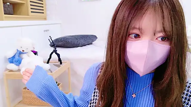 Snapshot of yuki-chi chatting on 12.17.24 yuki-chi online show from 12.17.24