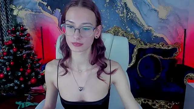 Snapshot of CozyMell chatting on 01.04.25 CozyMell online show from 01.04.25
