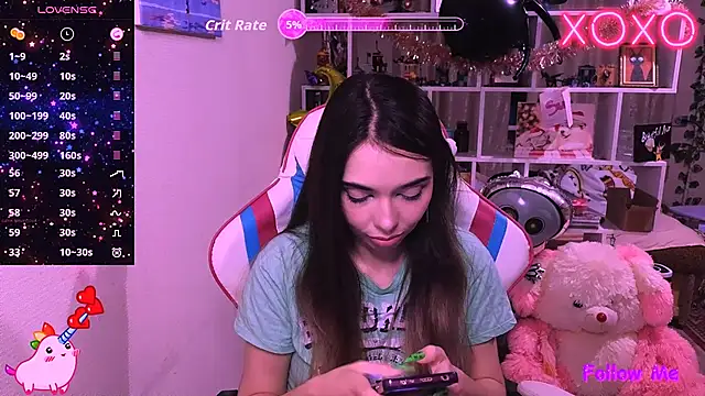 Snapshot of Sia_Shine chatting on 10.12.25 Sia Shine online show from 10.12.25