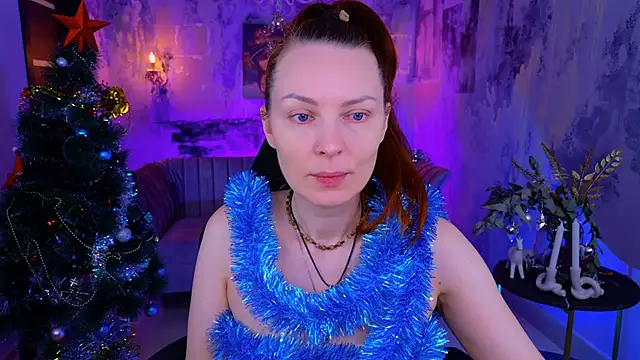 Snapshot of VandaRossi chatting on 12.30.24 VandaRossi online show from 12.30.24