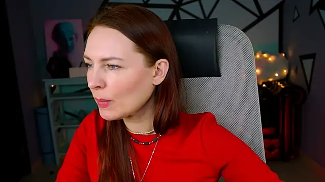 Snapshot of VandaRossi chatting on 01.12.25 VandaRossi online show from 01.12.25