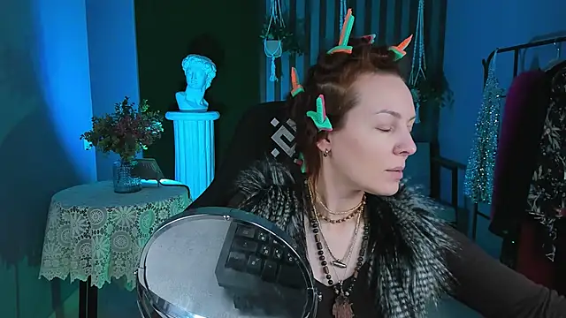 Snapshot of VandaRossi chatting on 01.19.25 VandaRossi online show from 01.19.25