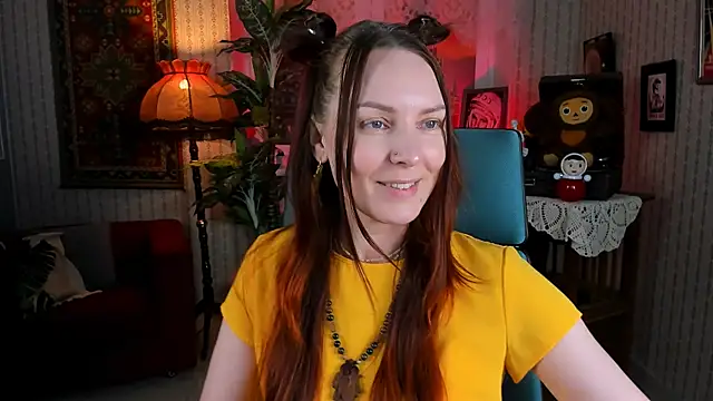 Snapshot of VandaRossi chatting on 02.16.25 VandaRossi online show from 02.16.25