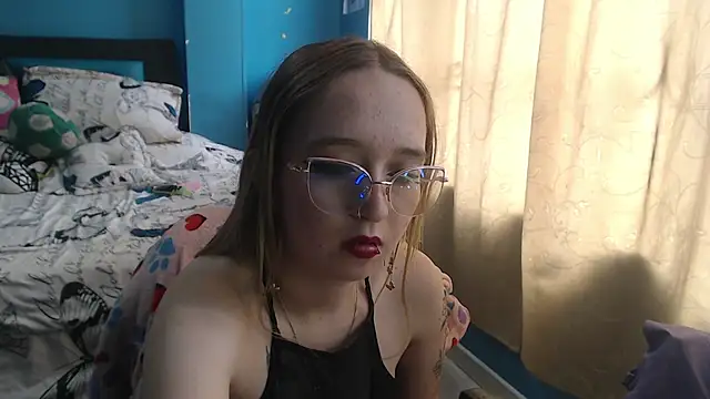 Liaroberts1 online show from 02.19.25