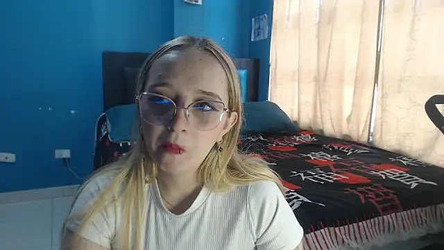 Liaroberts1 online show from 10.06.25