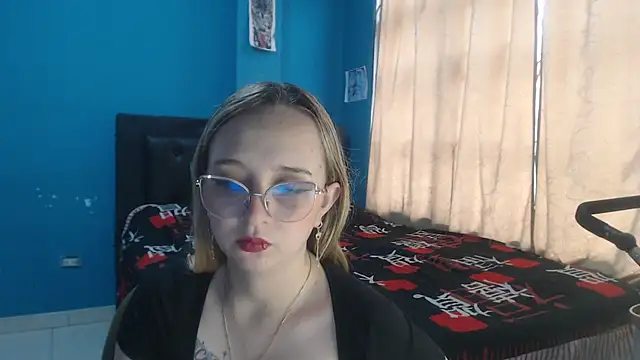 Liaroberts1 online show from 11.24.25