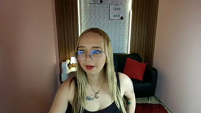 Liaroberts1 online show from 06.22.26