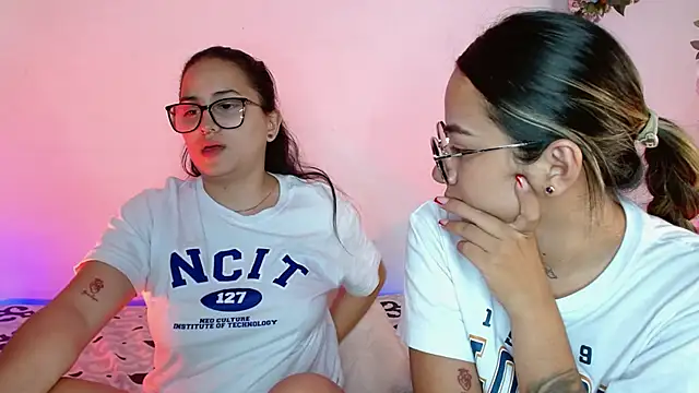 Snapshot of Jules_n_Gia chatting on 12.14.24 Jules n Gia online show from 12.14.24