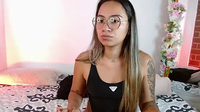 Snapshot of Jules_n_Gia chatting on 12.19.24 Jules n Gia online show from 12.19.24