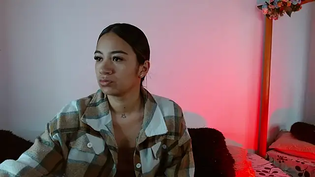 Snapshot of Jules_n_Gia chatting on 12.30.24 Jules n Gia online show from 12.30.24