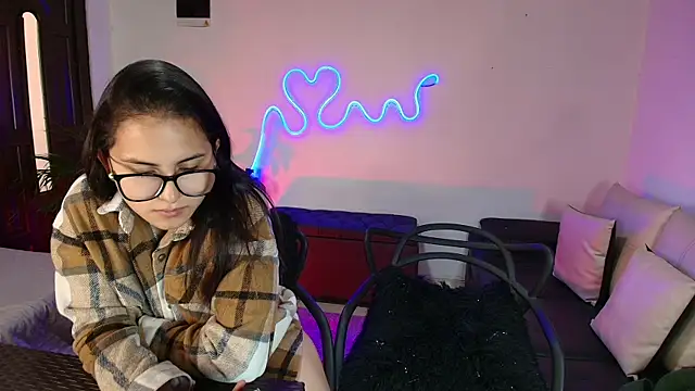 Snapshot of Jules_n_Gia chatting on 01.23.25 Jules n Gia online show from 01.23.25