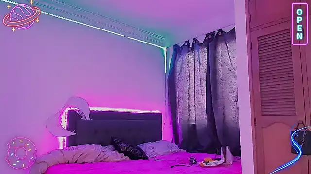 Snapshot of LittleEmmaa chatting on 12.01.24 LittleEmmaa online show from 12.01.24