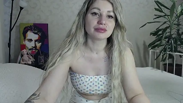 Snapshot of ShyEvaa chatting on 04.09.26 ShyEvaa online show from 04.09.26
