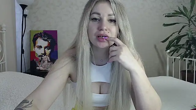 Snapshot of ShyEvaa chatting on 04.17.26 ShyEvaa online show from 04.17.26