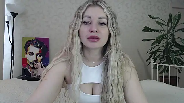 Snapshot of ShyEvaa chatting on 04.22.26 ShyEvaa online show from 04.22.26