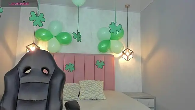 SUNNYCYRUS online show from 03.17.26