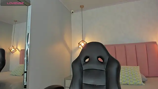 SUNNYCYRUS online show from 03.24.26